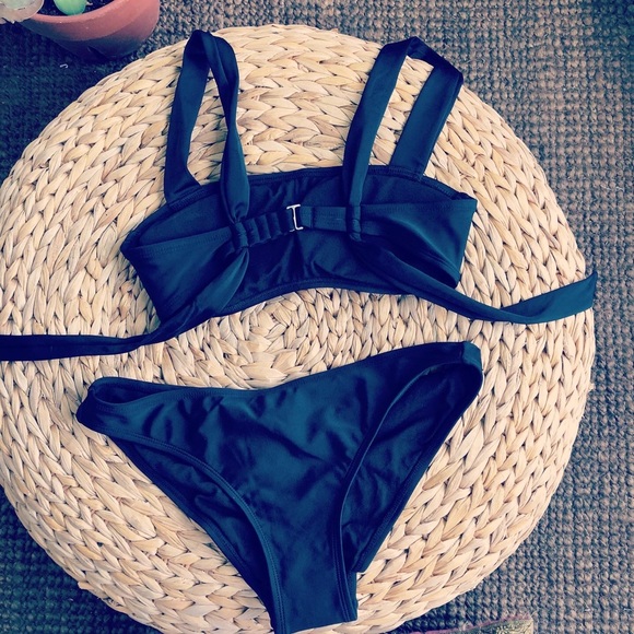 Bikini - Picture 2 of 3